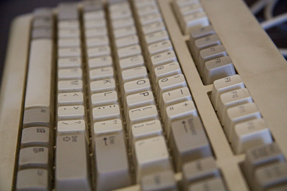 testing the focus at maximum aperture at 85mm, focussing on the <i>P</i> key