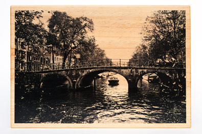 boat on the Keizersgracht passing under a bridge
